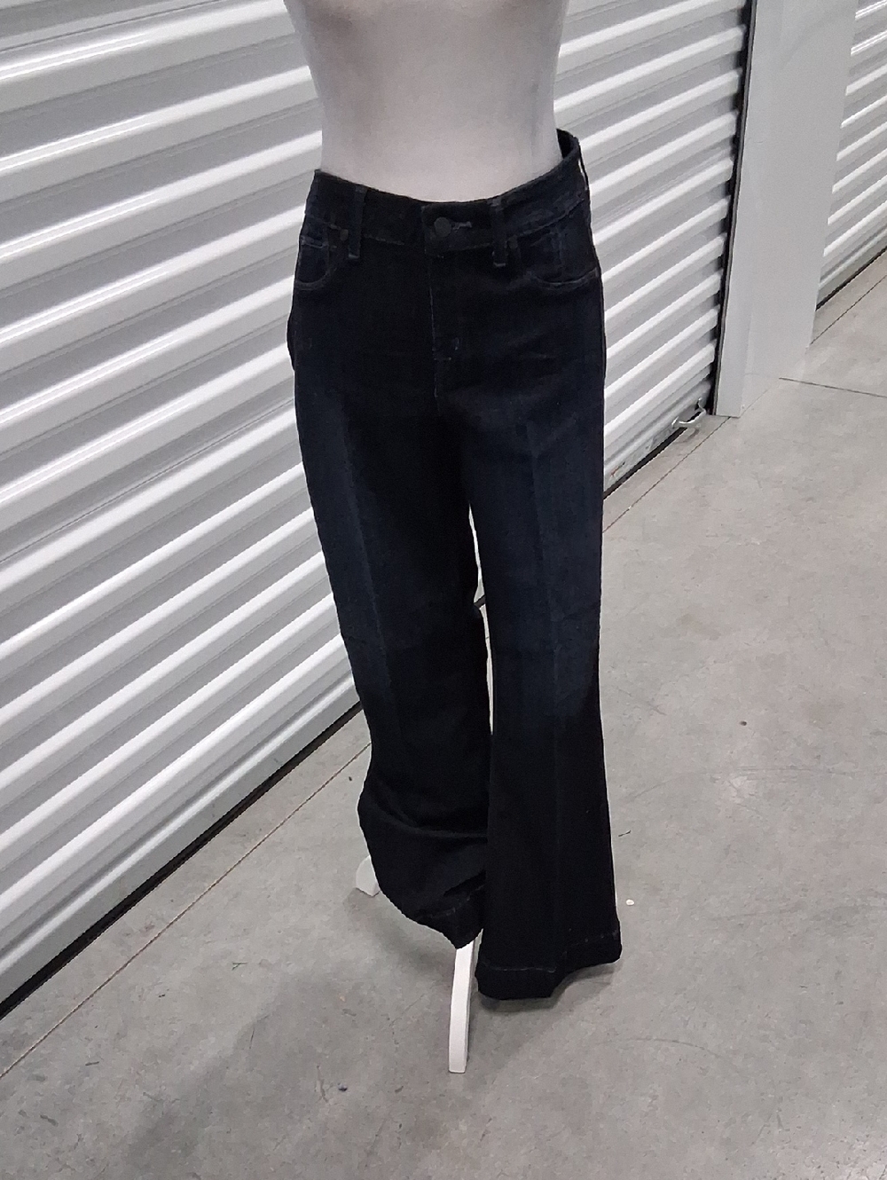 Hot In Hollywood Jean